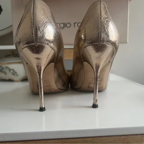 Sergio Rossi Cracked Metallic Rose Gold Mid Pumps - Picture 7 of 8